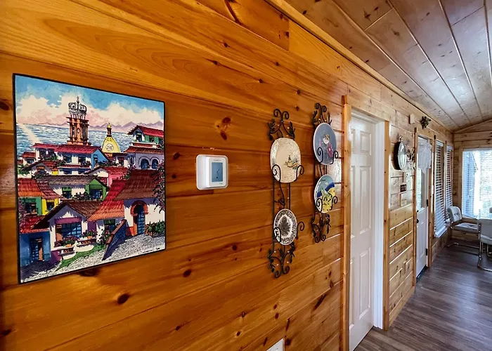 Luxurious Pigeon Forge Cabin, W/ Hottub, Easydrive, Arcade Game, Panoramic Views